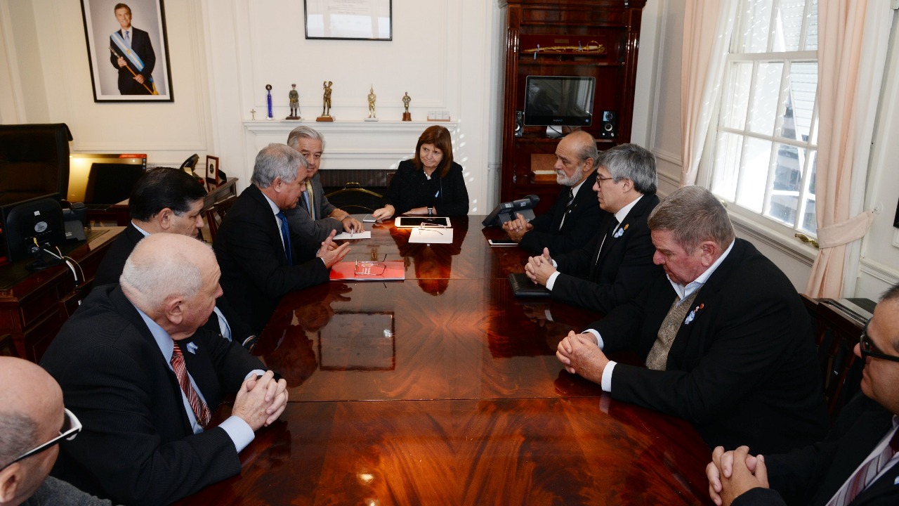 Reunión de la Mesa Ejecutiva del CFBVRA con la Ministra de Seguridad