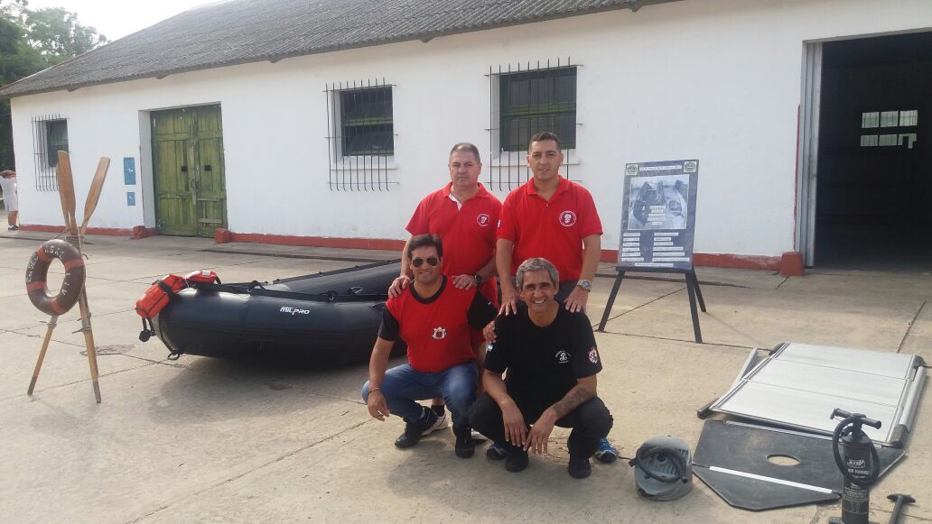 Rescate Acuático en la Escuela de Buceo del Batallón de Ingenieros Anfibios 121