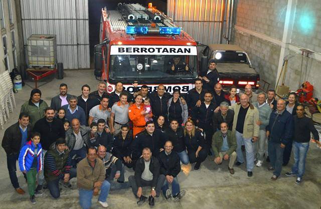 Bomberos Voluntarios de Berrotarán presentaron su nueva Autobomba