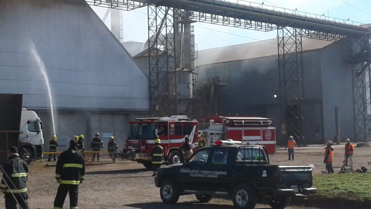 Más de 500 Bomberos Federativos extinguieron incendio en cerealera